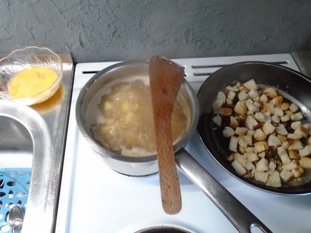 Česnečka - příprava krutonků