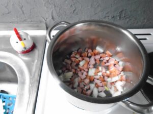 Frankfurtská, osmahneme párky a cibuli