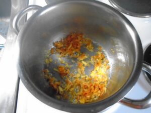 Milionová polévka - osmahnutí zeleniny